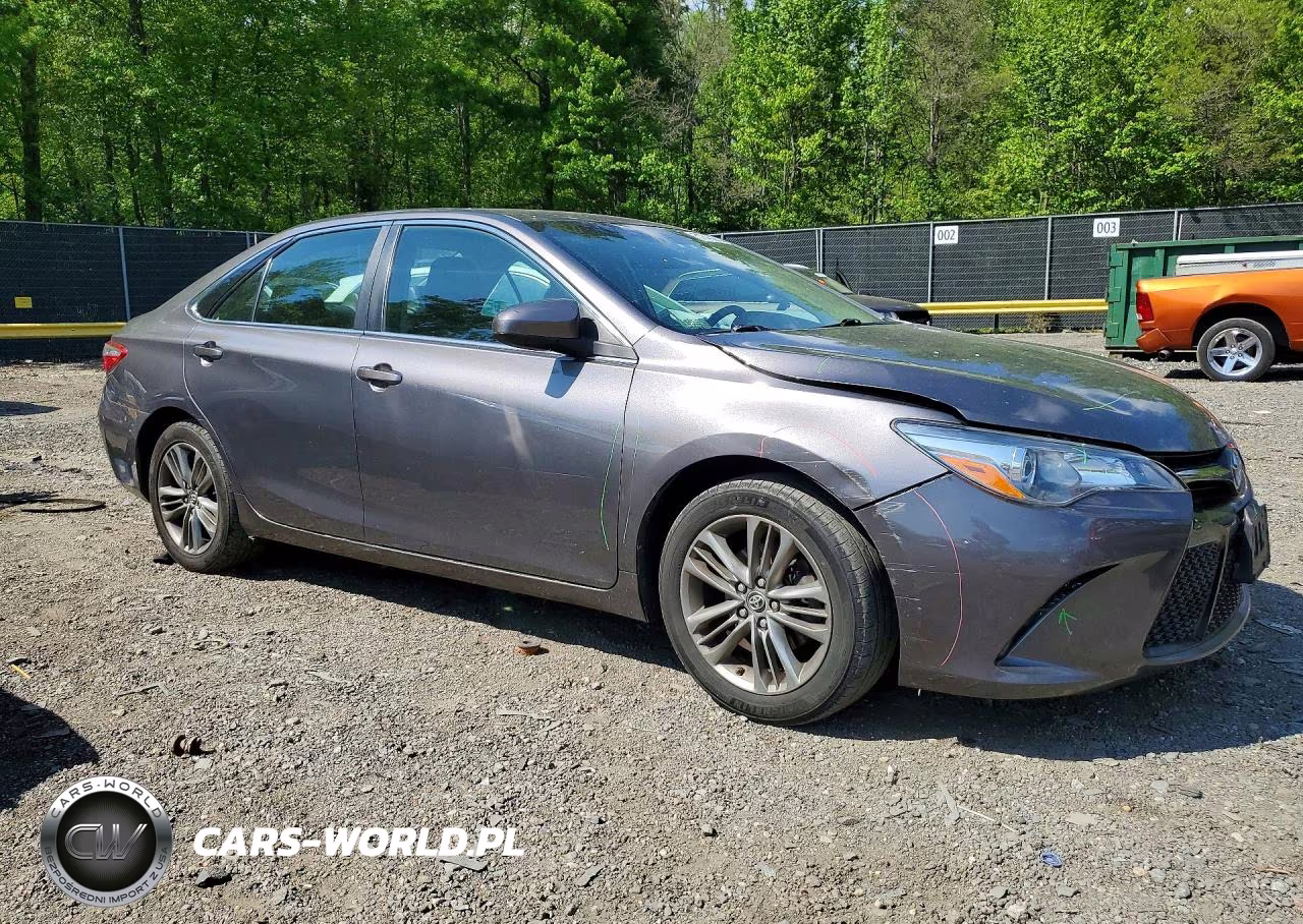 2015 Toyota Camry Se VIN:4T1BF1FK4FU083094 - 4