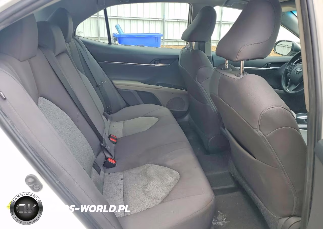 2018 Toyota Camry Le VIN:4T1B11HK6JU054670 - 10