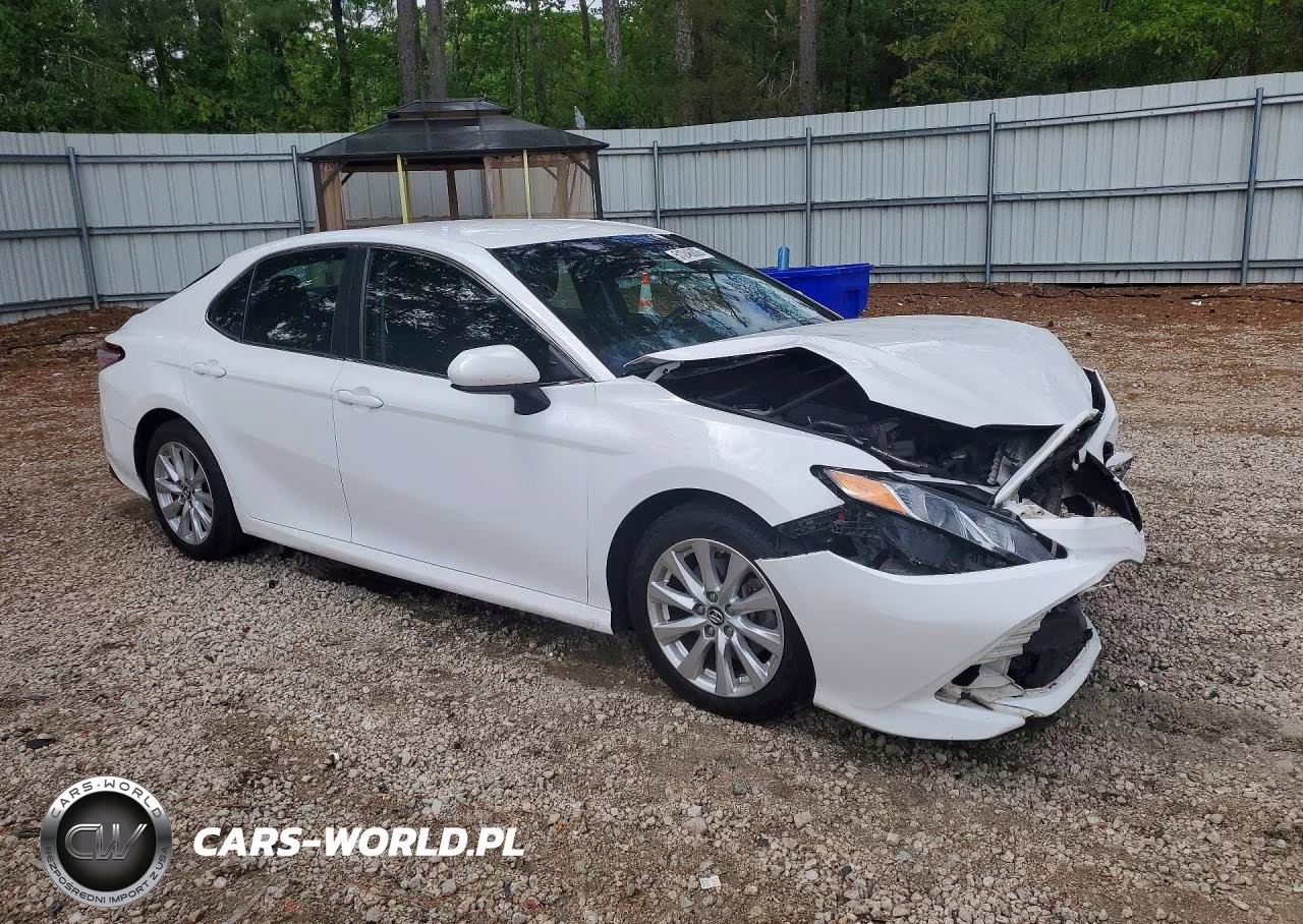2018 Toyota Camry Le VIN:4T1B11HK6JU054670 - 4