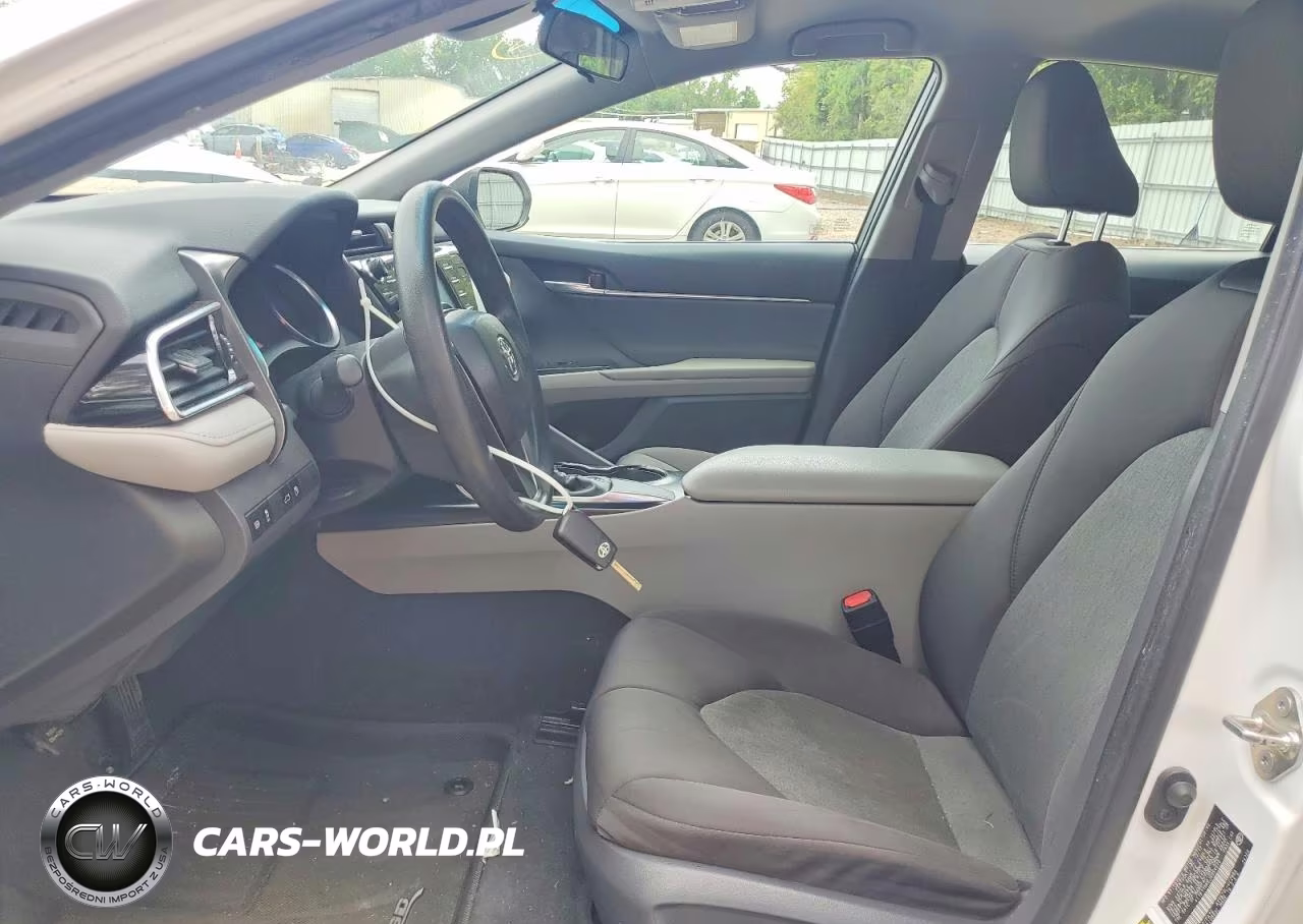 2018 Toyota Camry Le VIN:4T1B11HK6JU054670 - 7