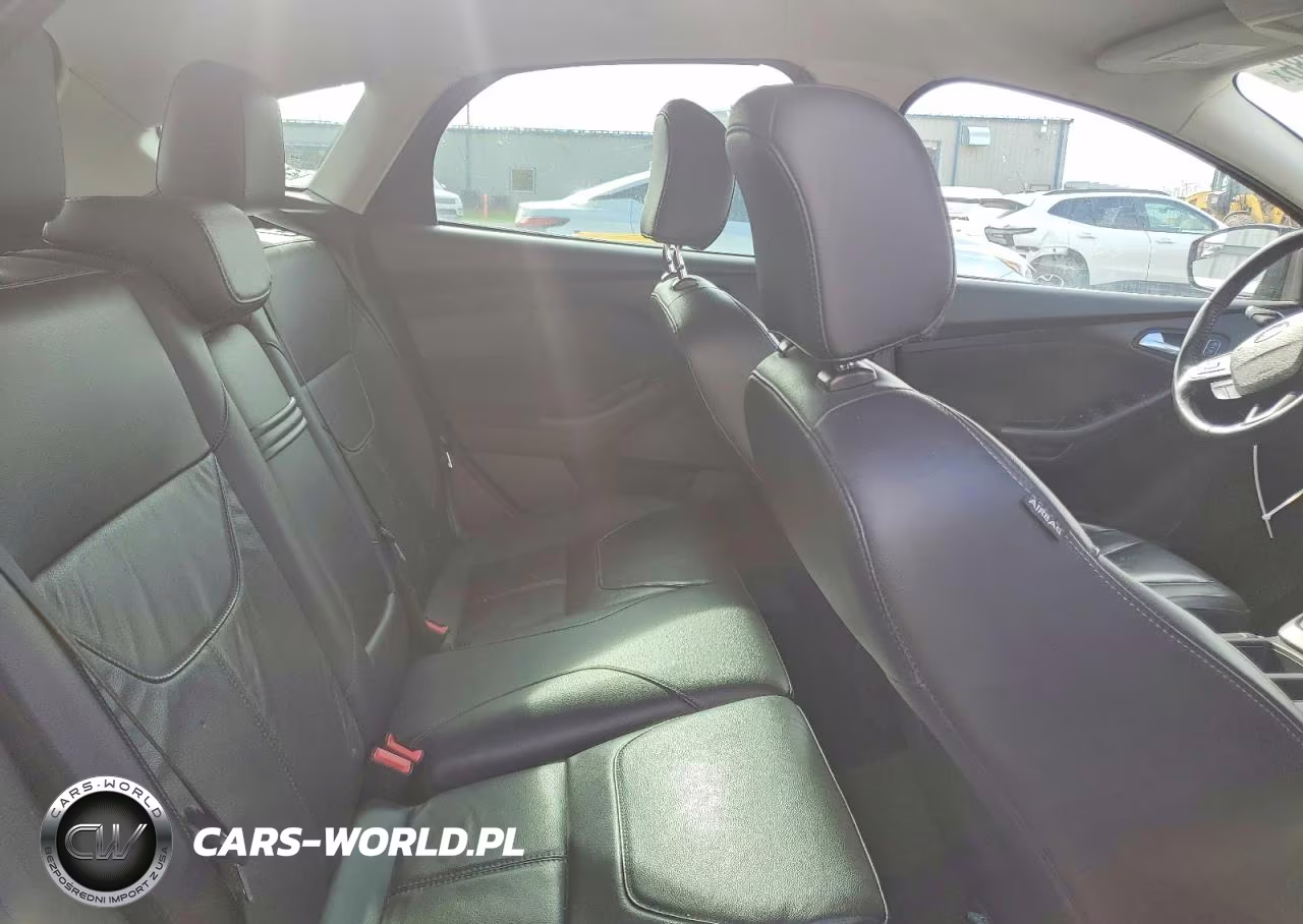 2015 Ford Focus Se VIN:1FADP3K26FL375174 - 10