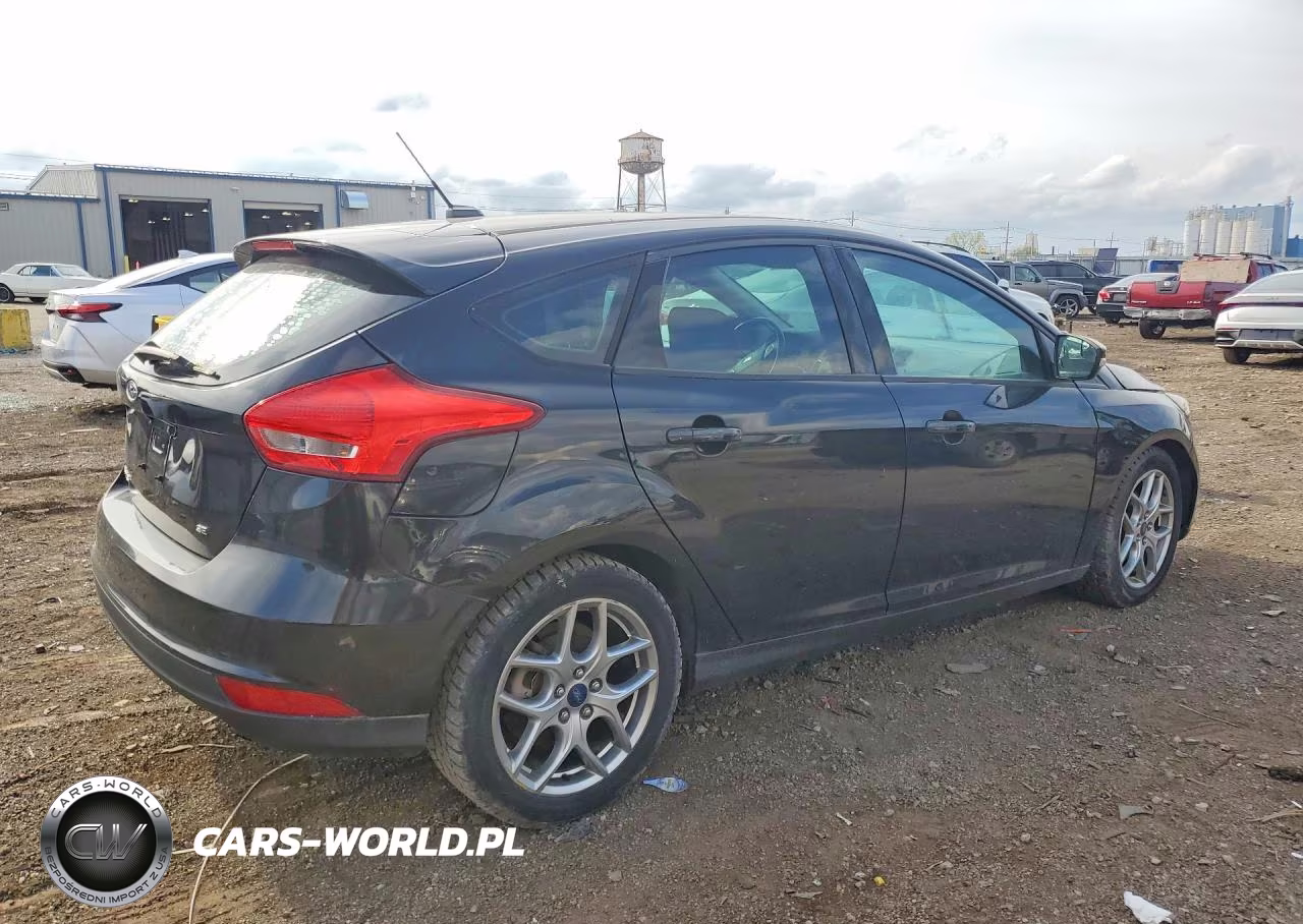 2015 Ford Focus Se VIN:1FADP3K26FL375174 - 3