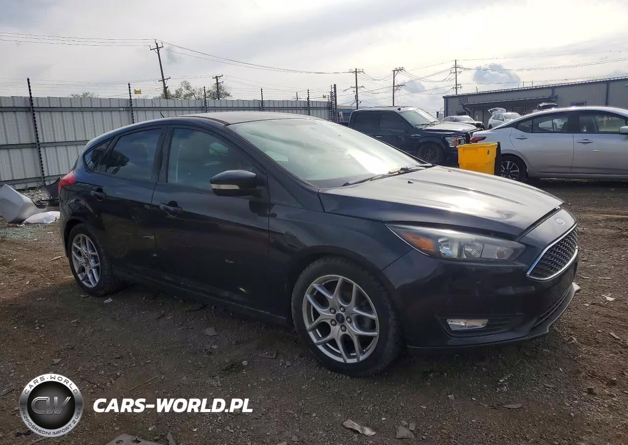 2015 Ford Focus Se VIN:1FADP3K26FL375174 - 4