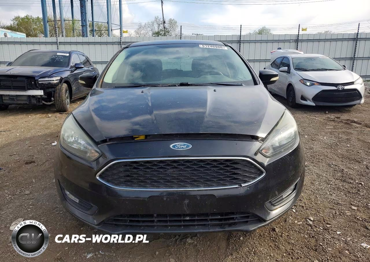 2015 Ford Focus Se VIN:1FADP3K26FL375174 - 5