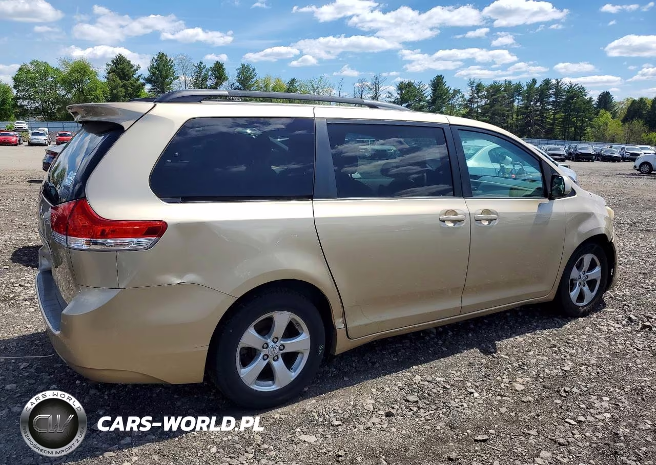 2011 Toyota Sienna Le VIN:5TDKK3DCXBS015565 - 3