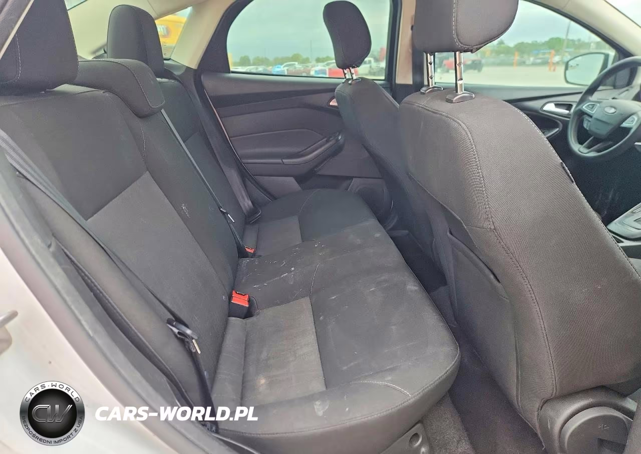 2018 Ford Focus Se VIN:1FADP3F23JL214896 - 10
