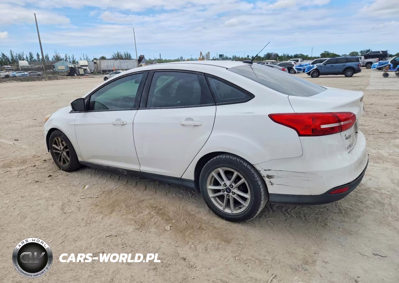 2018 Ford Focus Se VIN:1FADP3F23JL214896 - 2