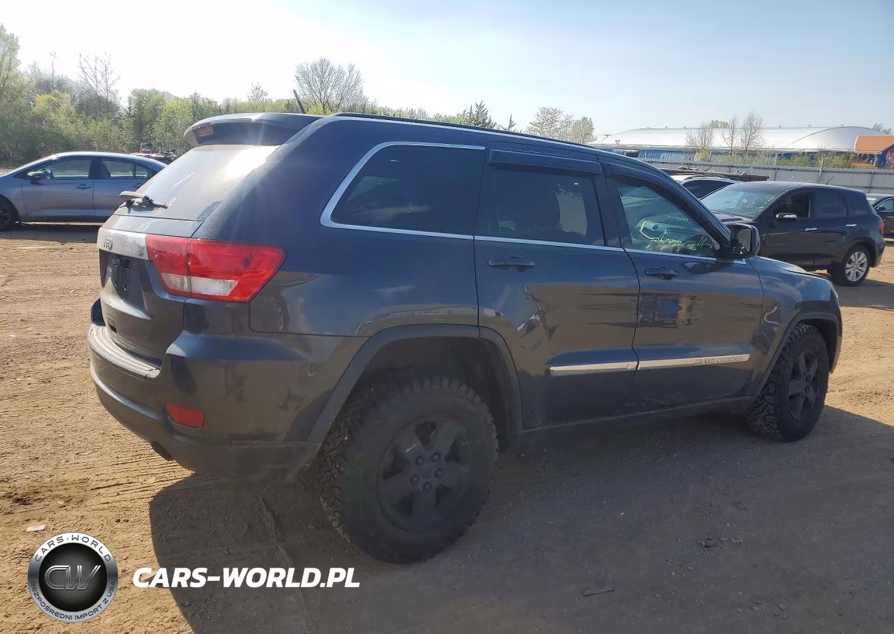 2013 Jeep Grand Cherokee Laredo VIN:1C4RJFAG3DC619747 - 3