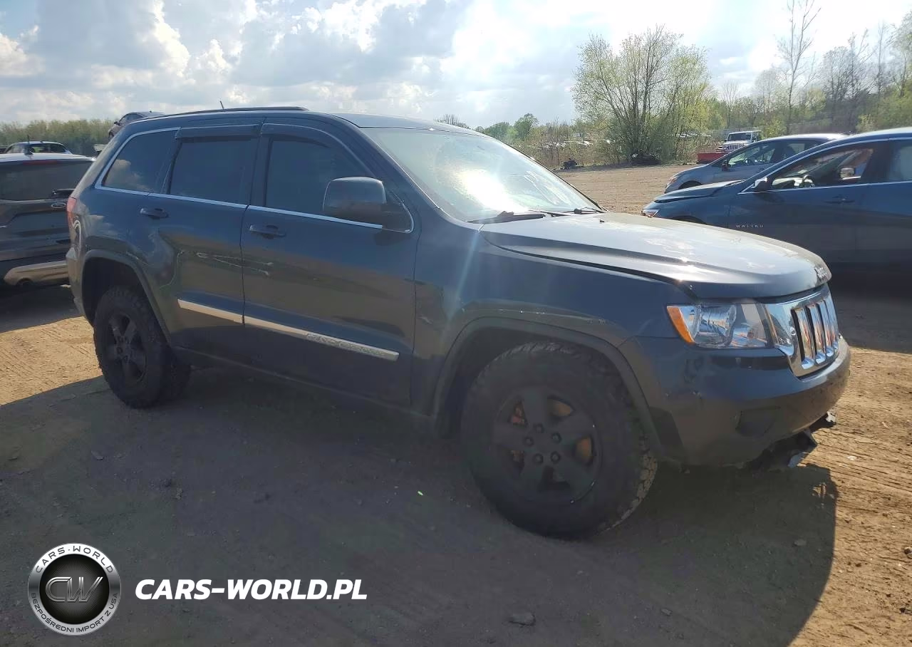 2013 Jeep Grand Cherokee Laredo VIN:1C4RJFAG3DC619747 - 4