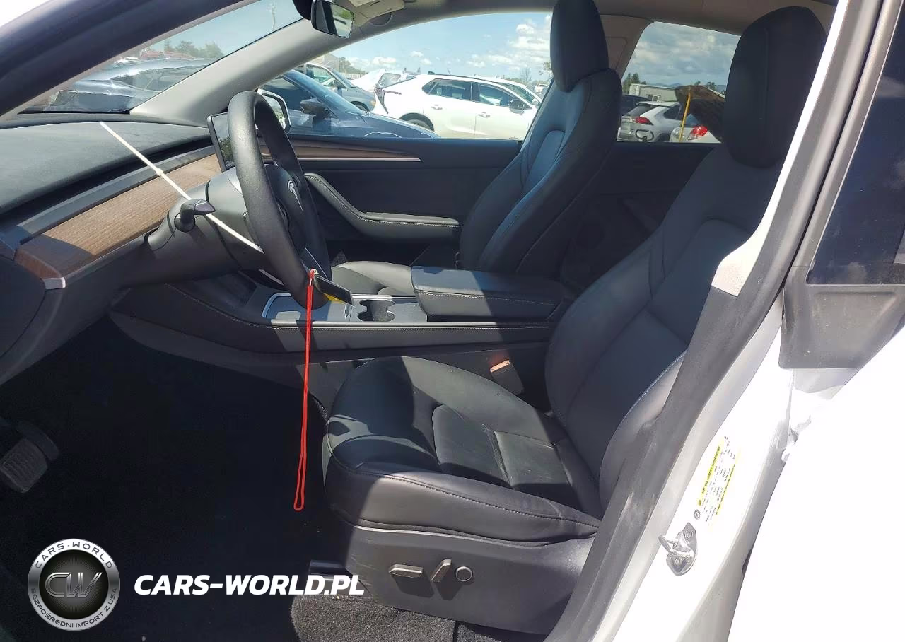 2024 Tesla Model Y VIN:7SAYGDEE8RF185636 - 7