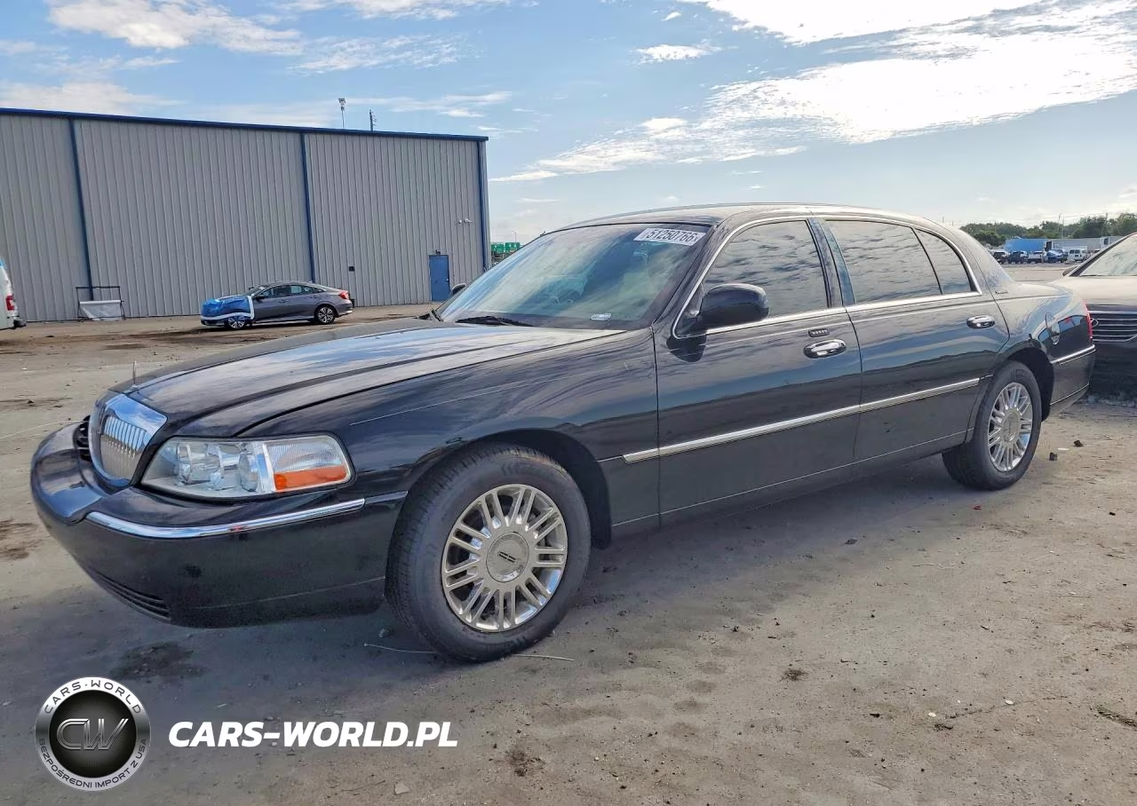 2011 Lincoln Town Car Signature Long Wheelbase
