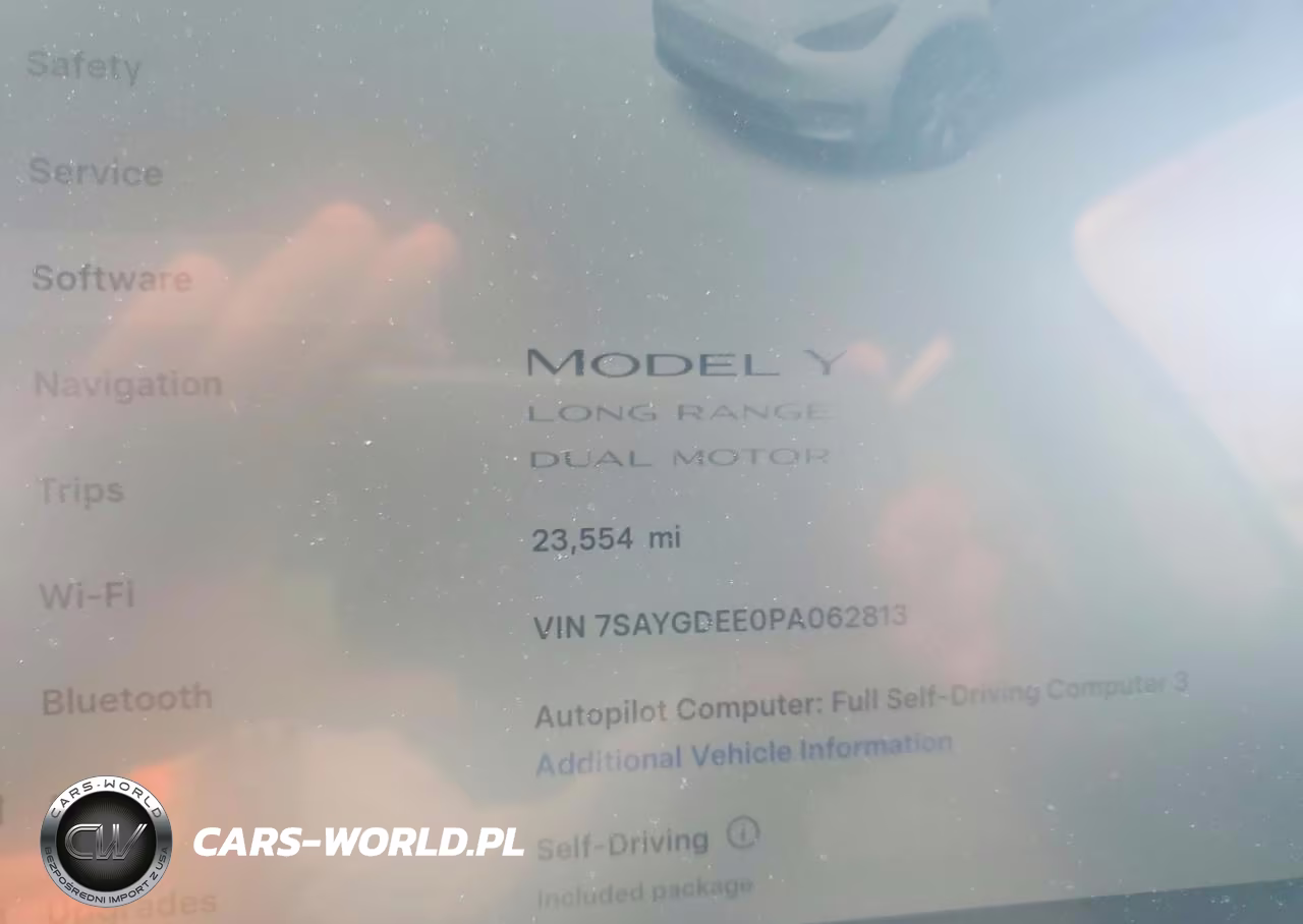 2023 Tesla Model Y VIN:7SAYGDEE0PA062813 - 9
