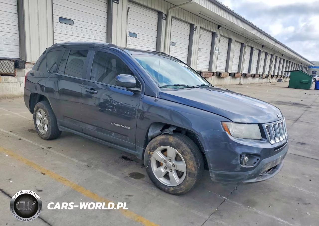 2016 Jeep Compass Latitude VIN:1C4NJCEA5GD543255 - 4