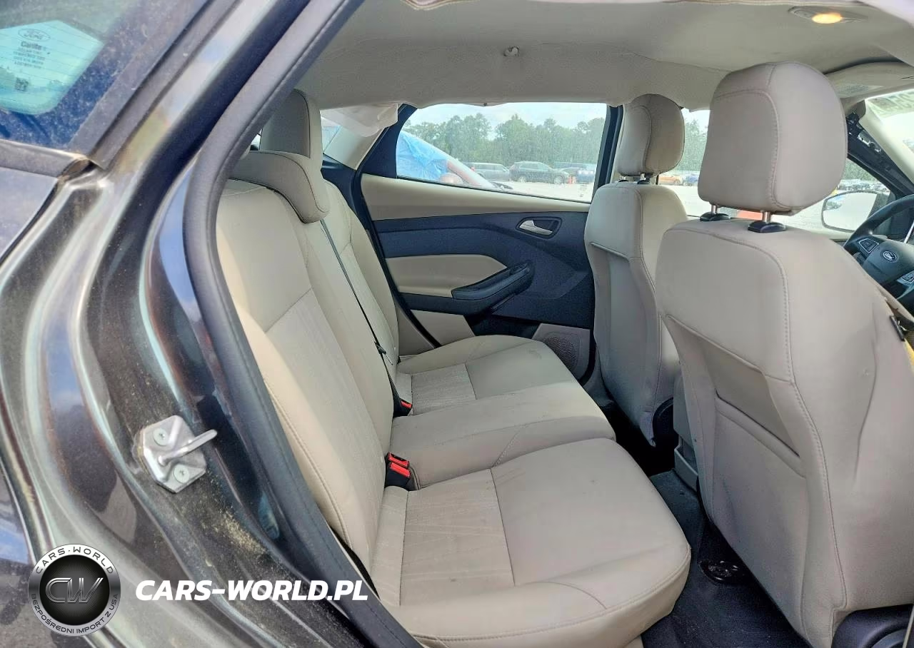 2018 Ford Focus Se VIN:1FADP3K26JL234078 - 10