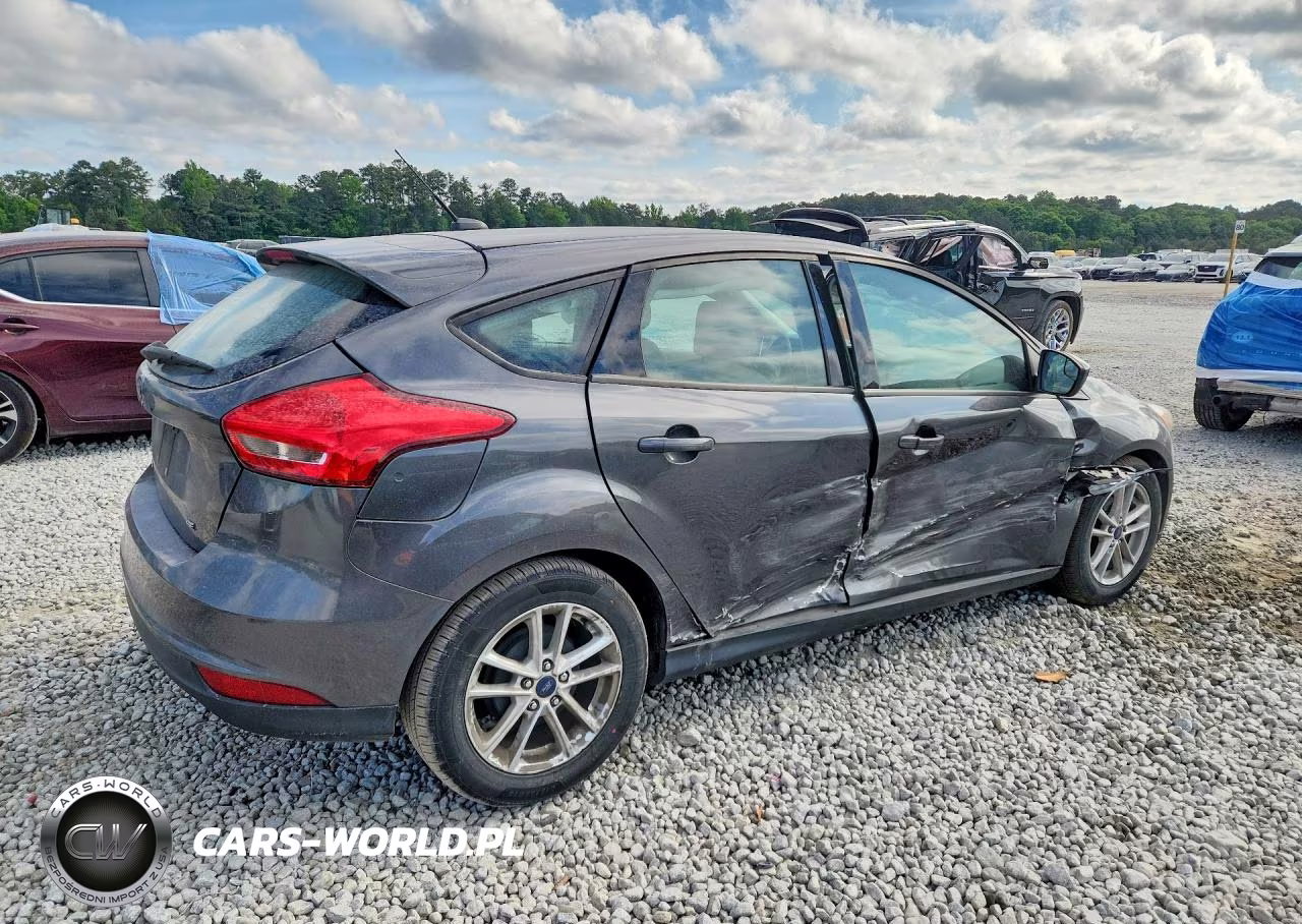 2018 Ford Focus Se VIN:1FADP3K26JL234078 - 3