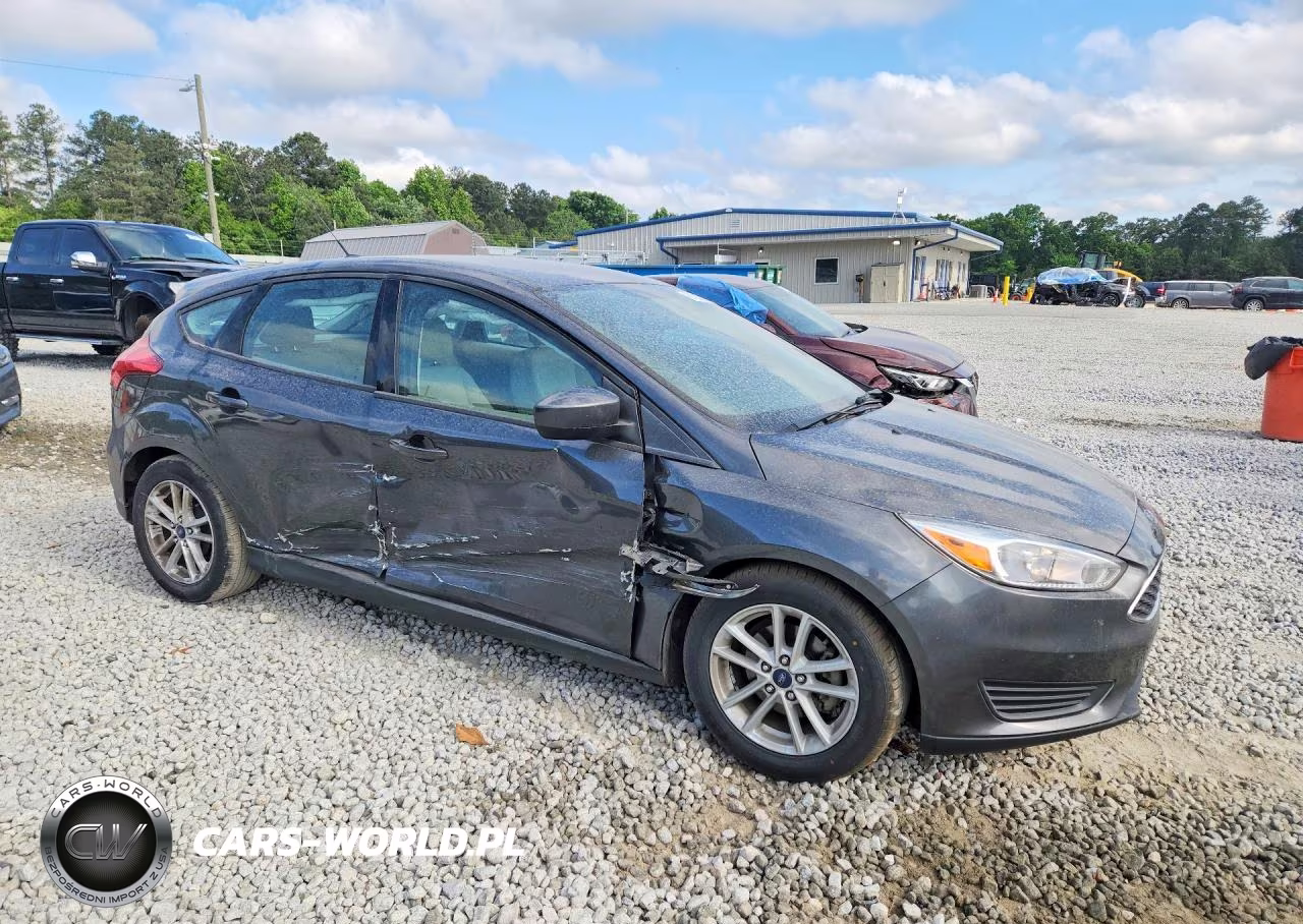 2018 Ford Focus Se VIN:1FADP3K26JL234078 - 4