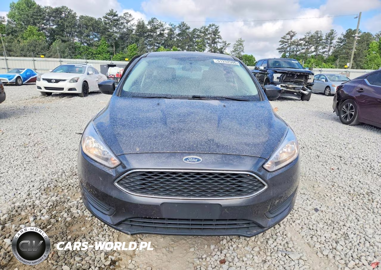 2018 Ford Focus Se VIN:1FADP3K26JL234078 - 5