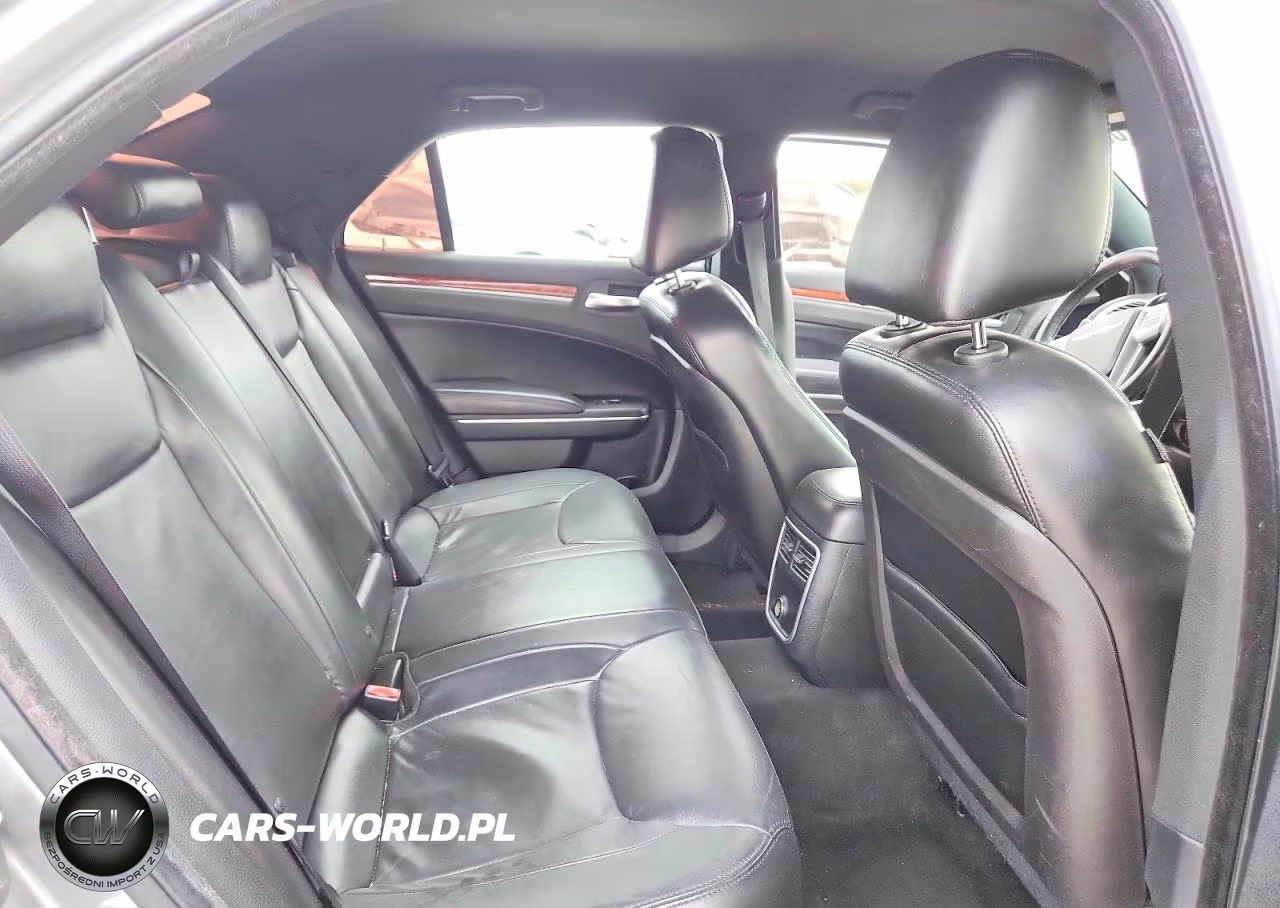 2014 Chrysler 300 VIN:2C3CCARG1EH280416 - 10