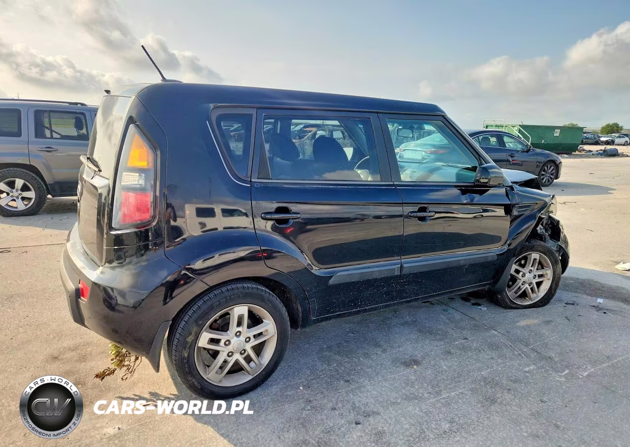 2011 Kia Soul + VIN:KNDJT2A22B7328960 - 3