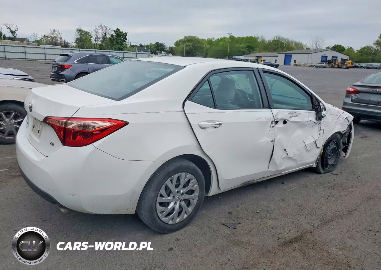 2019 Toyota Corolla Le VIN:2T1BURHE5KC204643 - 3