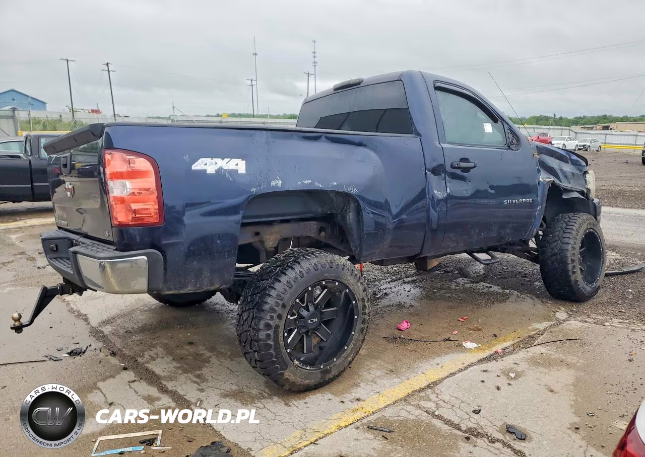 2011 Chevrolet Silverado K1500 VIN:1GCNKPEA8BZ175430 - 3