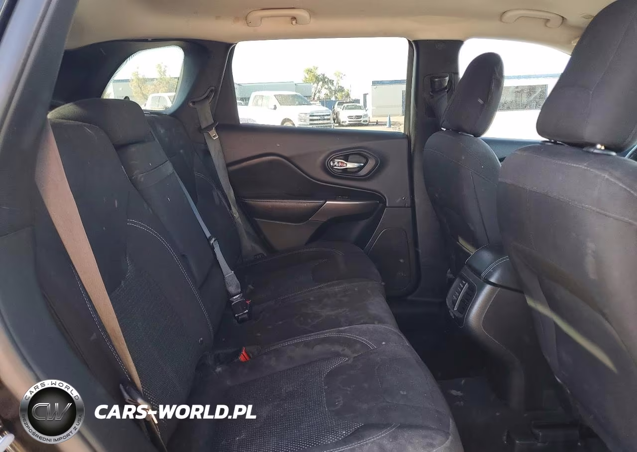 2019 Jeep Cherokee Latitude VIN:1C4PJLCB0KD284994 - 11