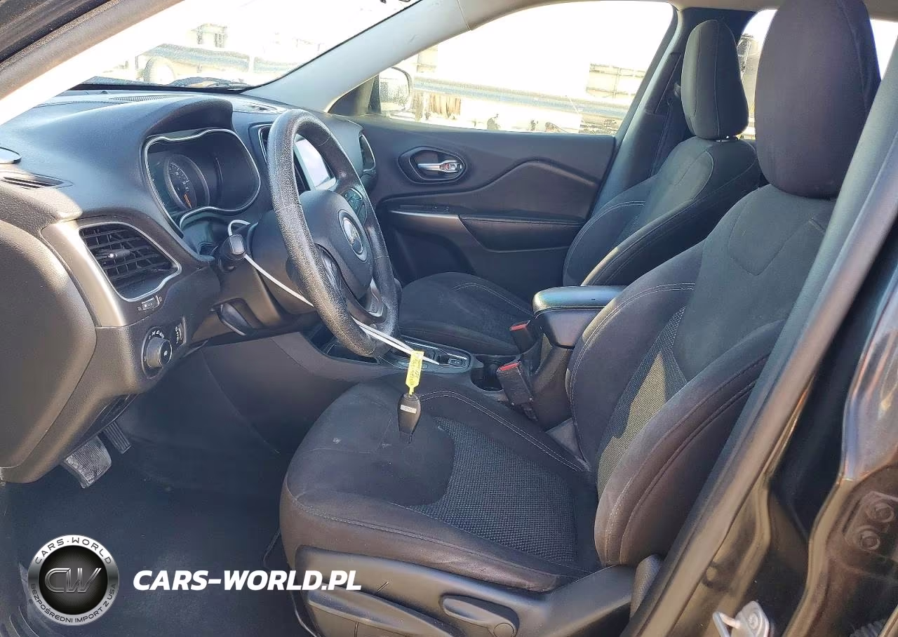 2019 Jeep Cherokee Latitude VIN:1C4PJLCB0KD284994 - 7