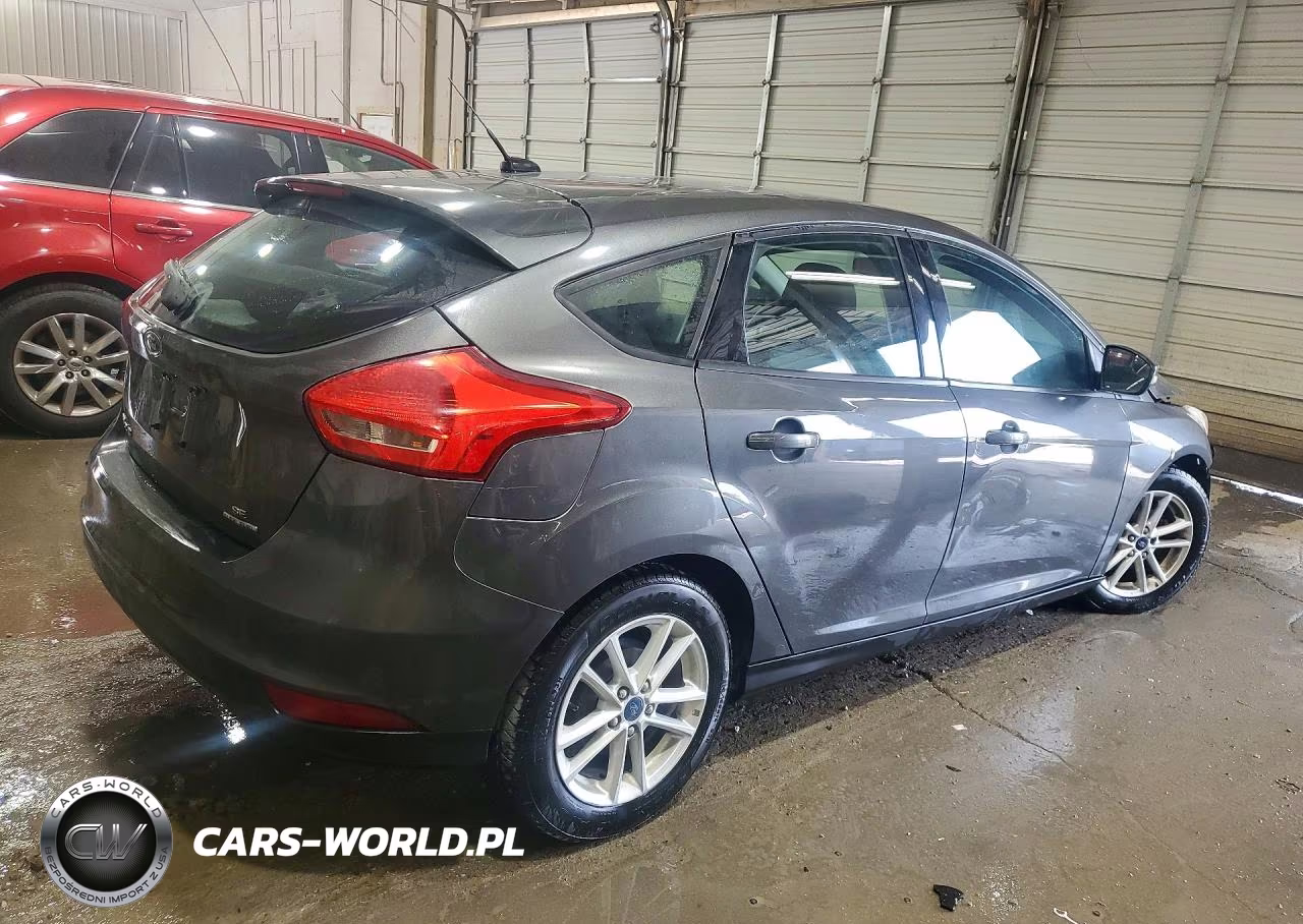 2016 Ford Focus Se VIN:1FADP3K26GL290370 - 3