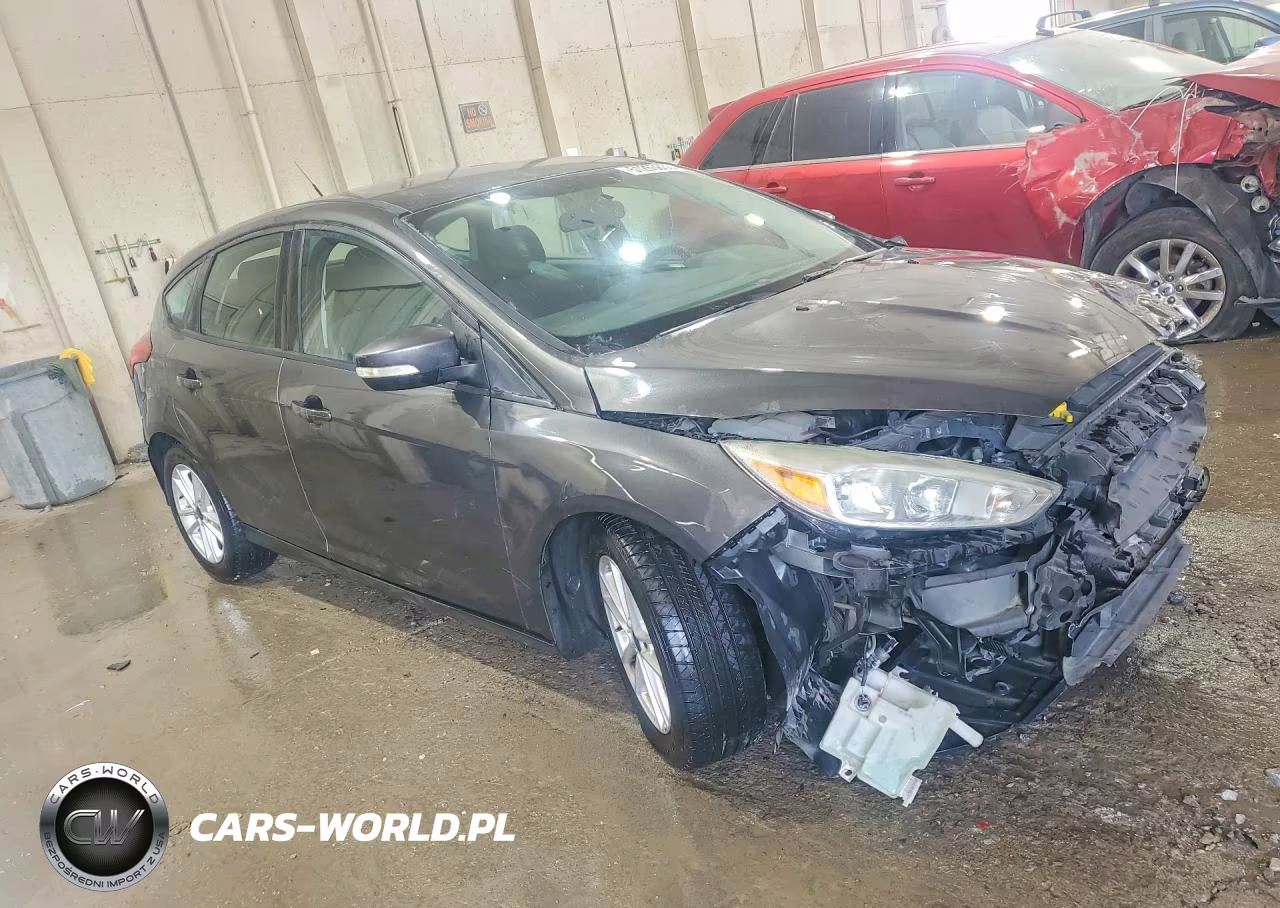 2016 Ford Focus Se VIN:1FADP3K26GL290370 - 4