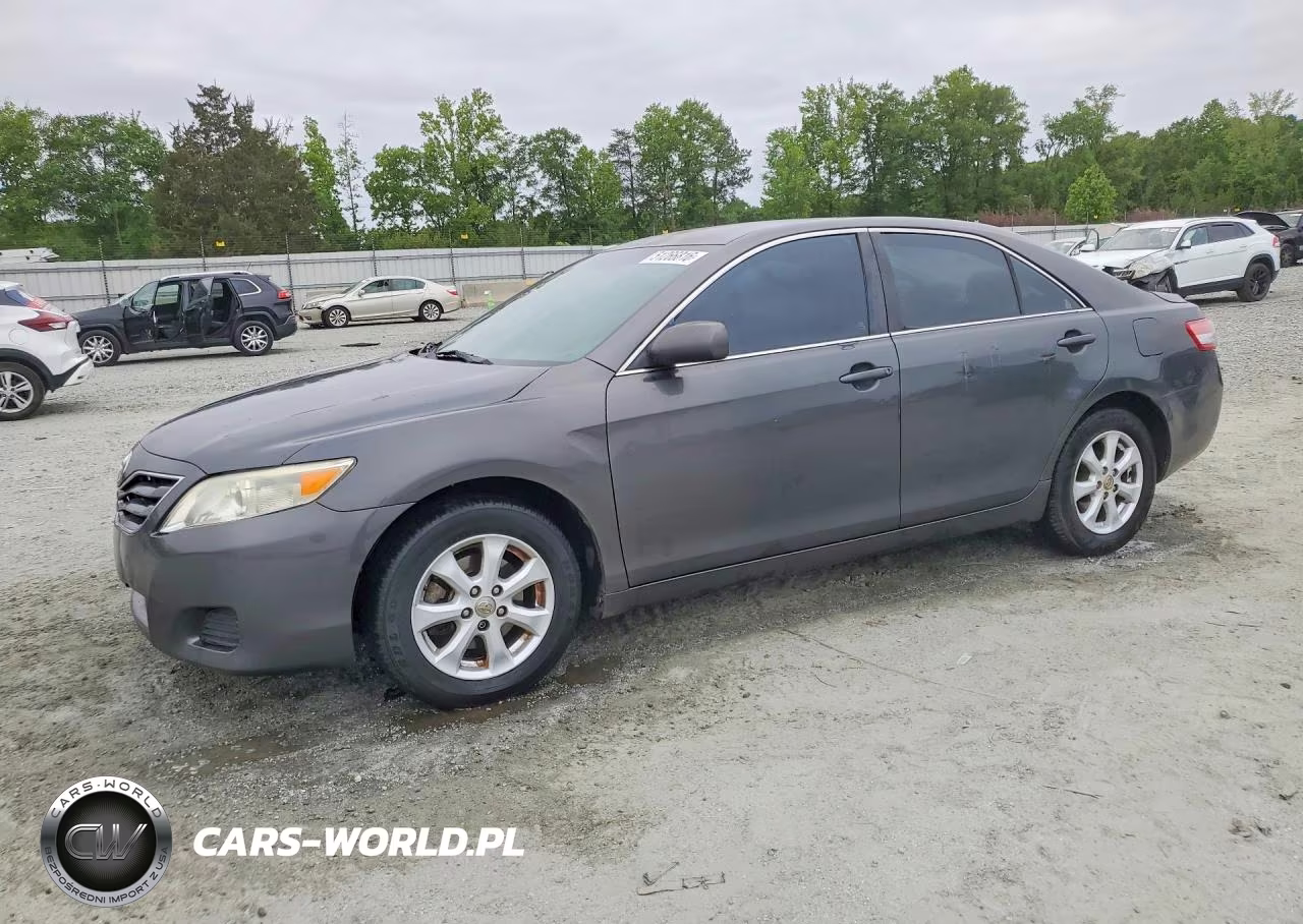 2010 Toyota Camry Le – zdjęcie 1 z 12
