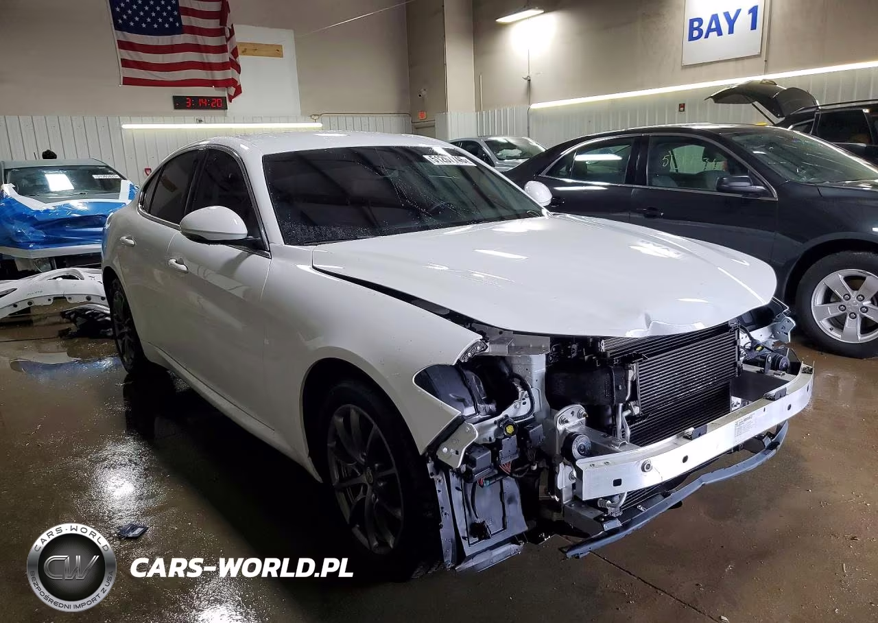 2018 Alfa Romeo Giulia Q4 VIN:ZARFAEDN4J7567787 - 4