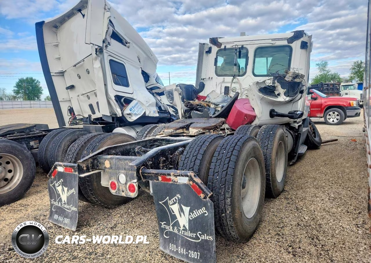 2015 Freightliner Cascadia Semi Truck VIN:3AKJGED56FSGL4116 - 4