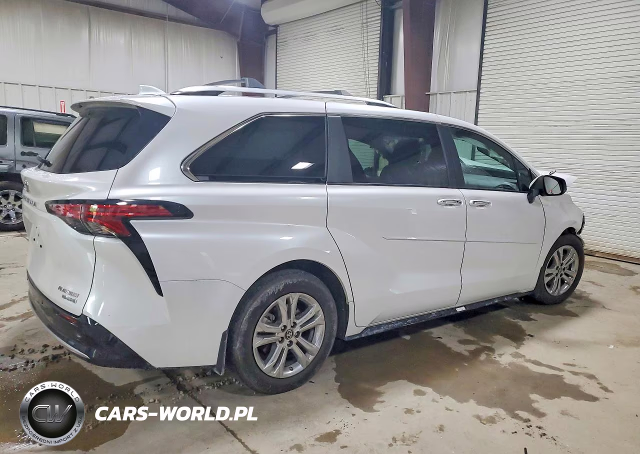 2024 Toyota Sienna Platinum 7-Passenger VIN:5TDESKFC8RS137064 - 3