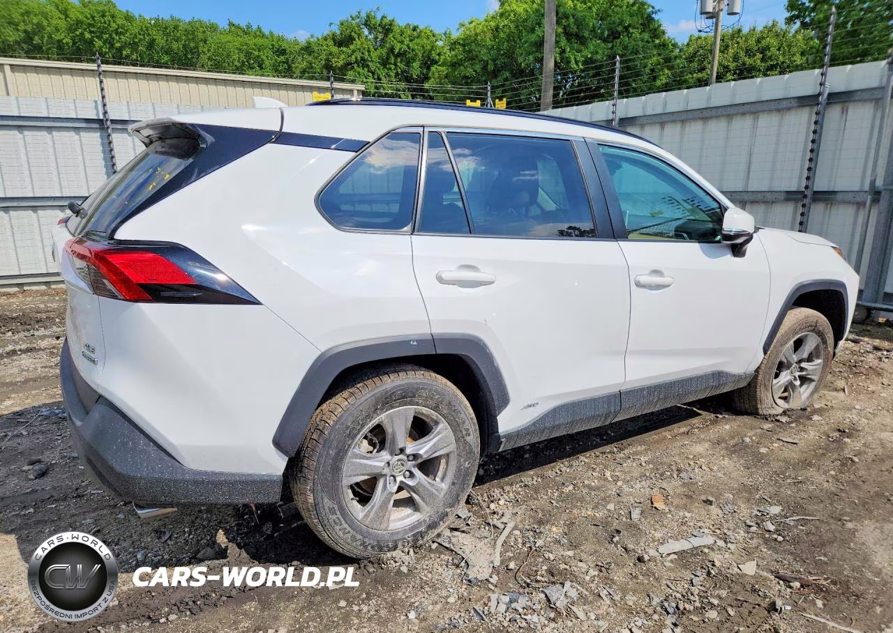 2024 Toyota Rav4 Hybrid Xle VIN:4T3RWRFV9RU125021 - 3