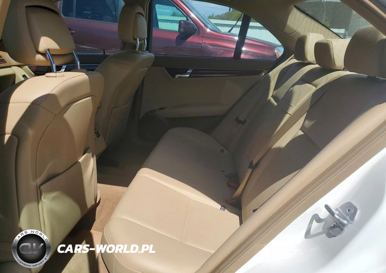 2008 Mercedes-Benz 300-Class VIN:WDDGF81X88F057939 - 10