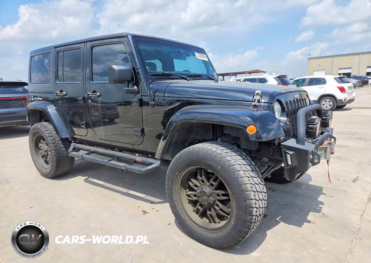 2014 Jeep Wrangler Unlimited Sahara VIN:1C4BJWEG9EL100473 - 4