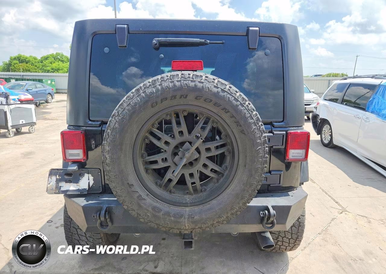 2014 Jeep Wrangler Unlimited Sahara VIN:1C4BJWEG9EL100473 - 6