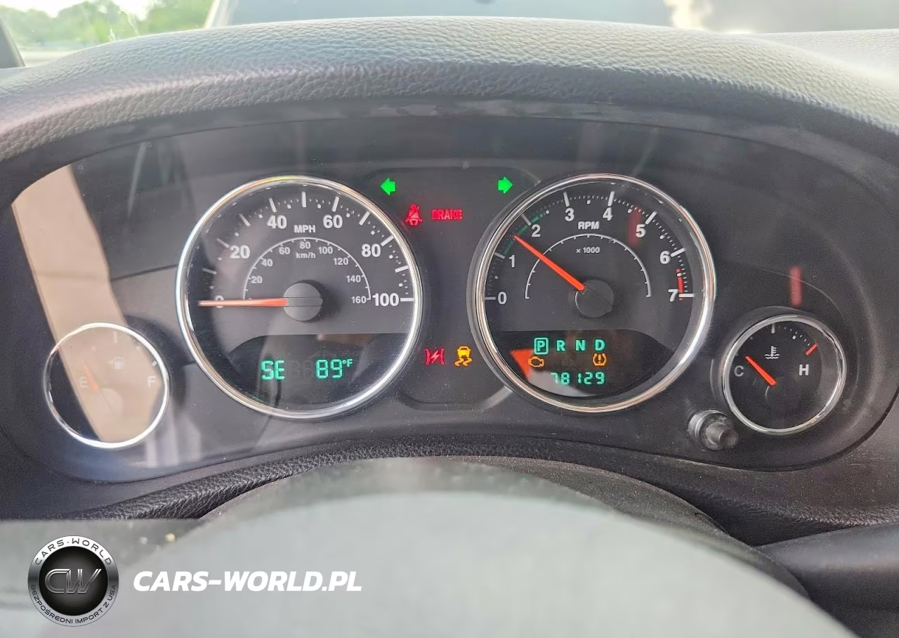 2014 Jeep Wrangler Unlimited Sahara VIN:1C4BJWEG9EL100473 - 9