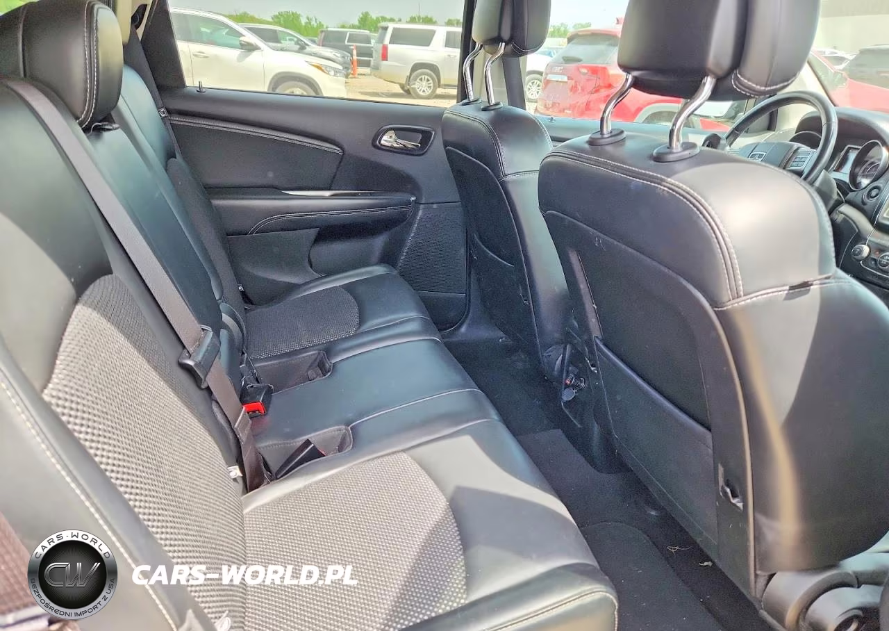 2019 Dodge Journey Crossroad VIN:3C4PDDGG1KT794901 - 11