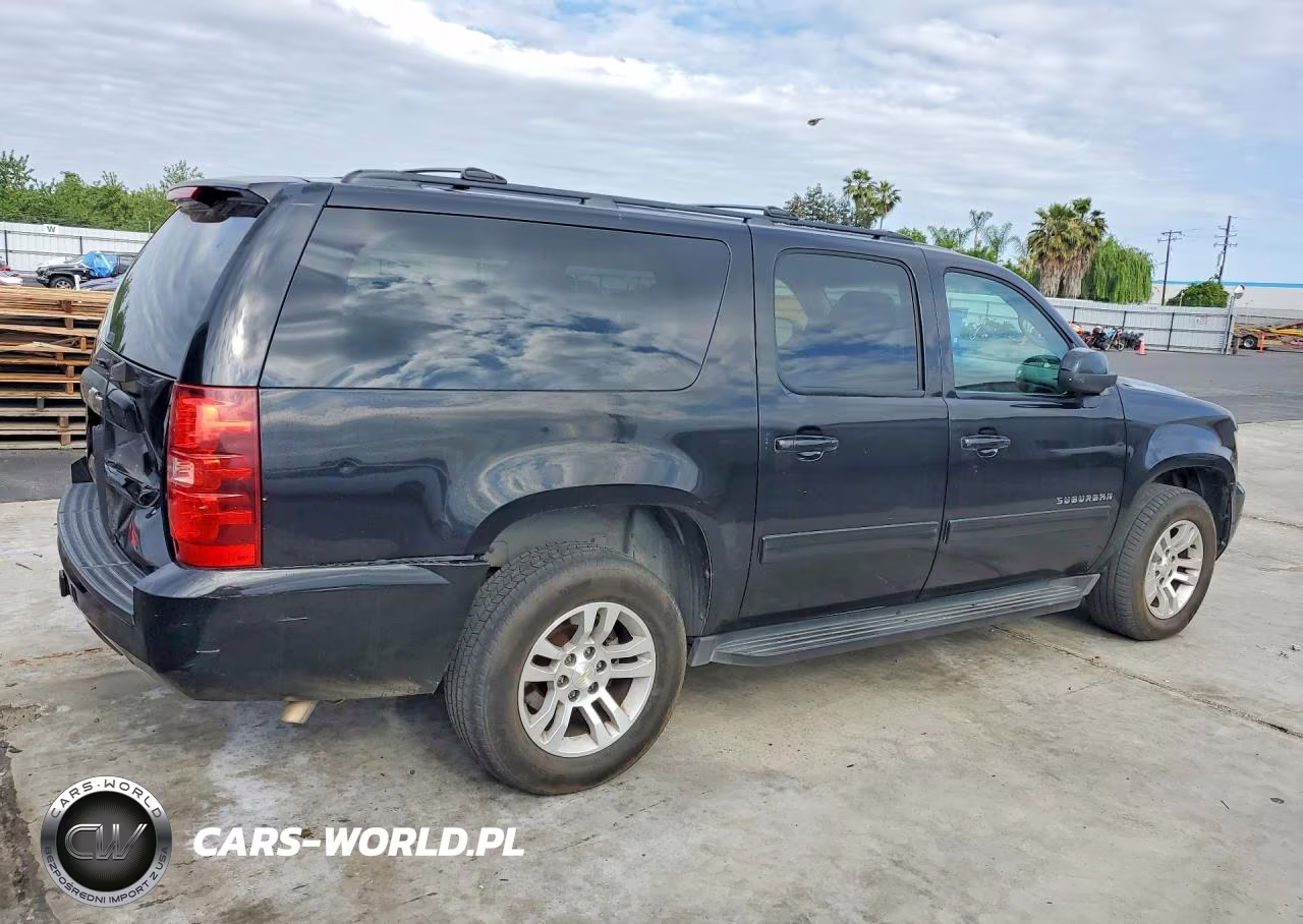 2011 Chevrolet Suburban C1500 Ls VIN:1GNSCHE06BR379308 - 3