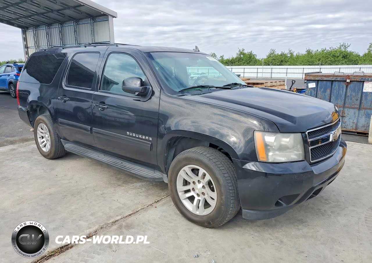 2011 Chevrolet Suburban C1500 Ls VIN:1GNSCHE06BR379308 - 4