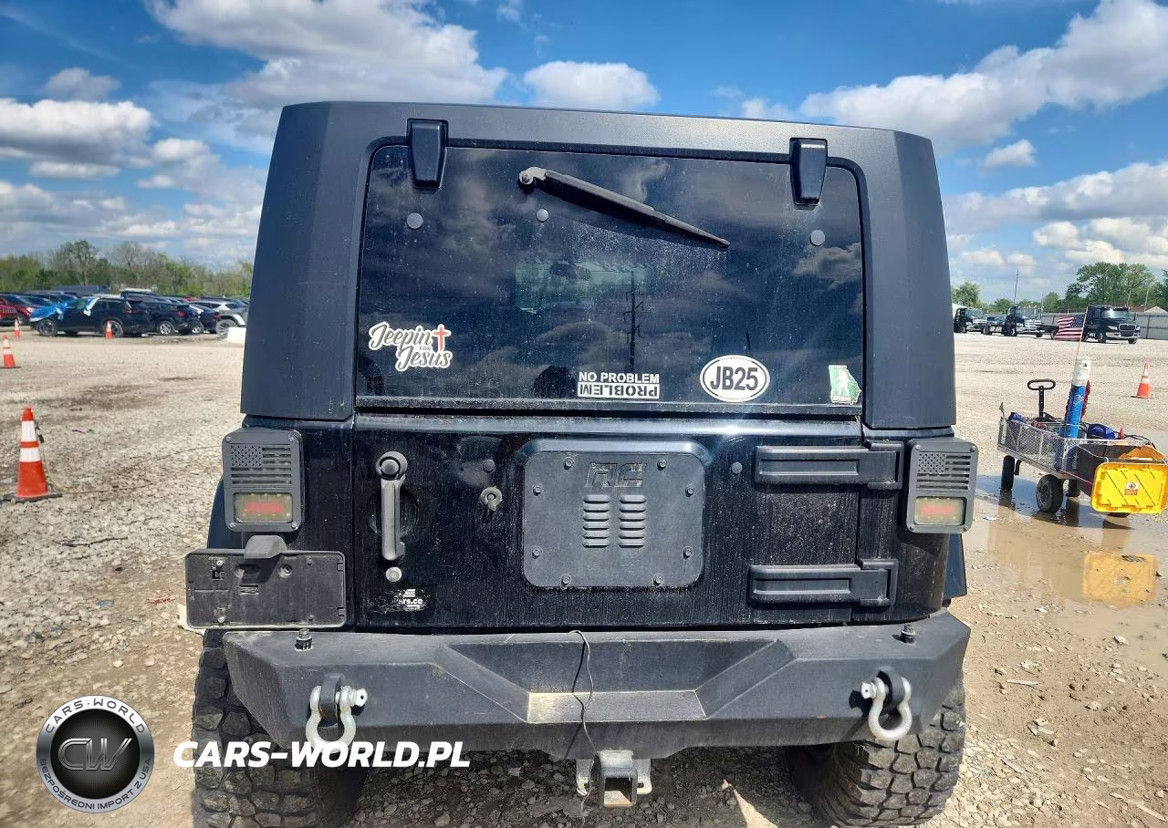 2008 Jeep Wrangler Unlimited Sahara VIN:1J4GA59128L648464 - 6