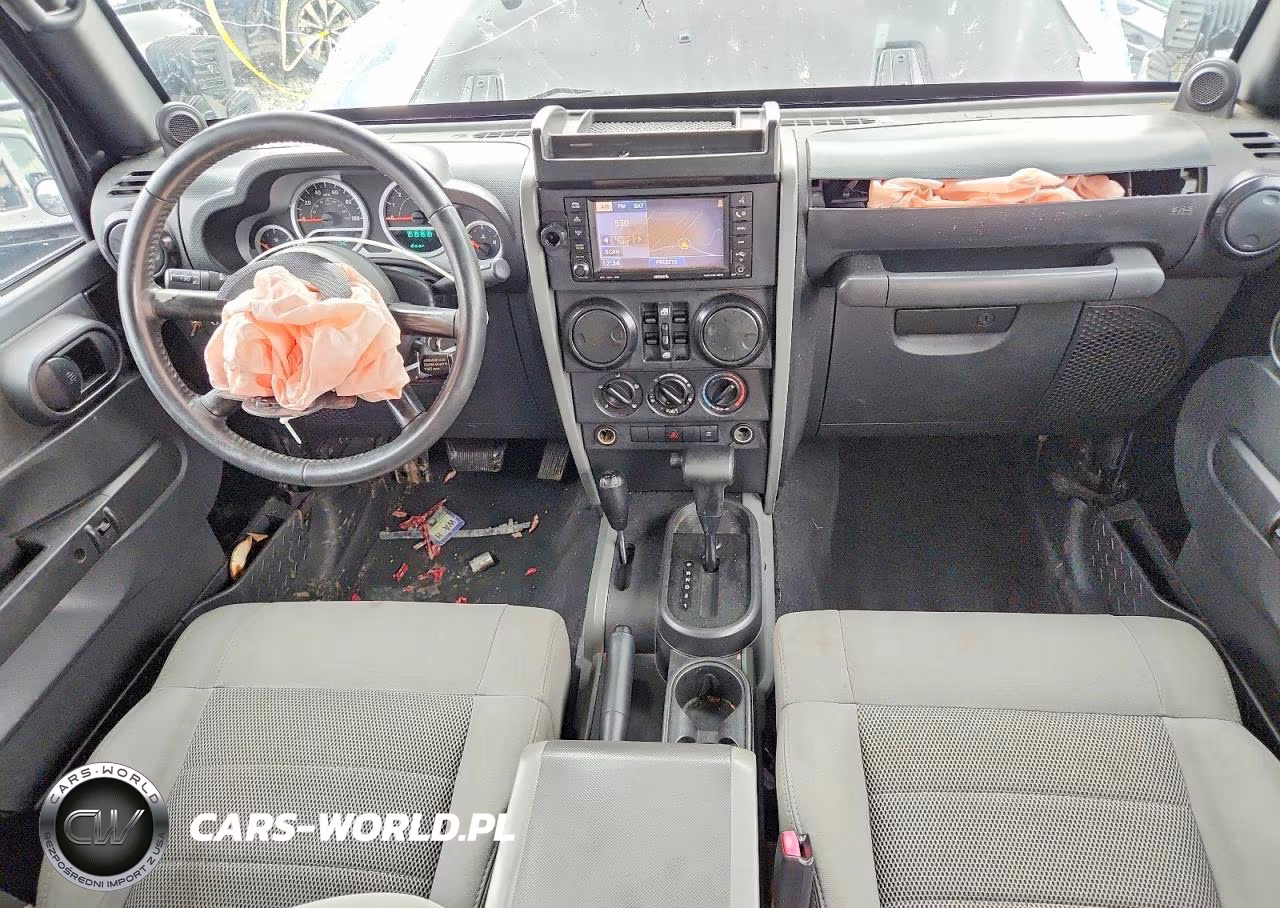 2008 Jeep Wrangler Unlimited Sahara VIN:1J4GA59128L648464 - 8