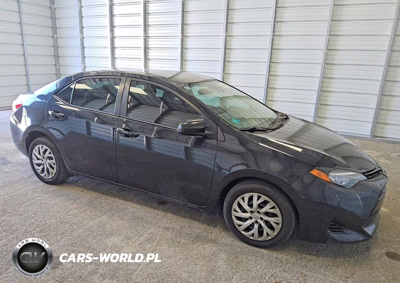 2018 Toyota Corolla Le VIN:2T1BURHE7JC049480 - 4