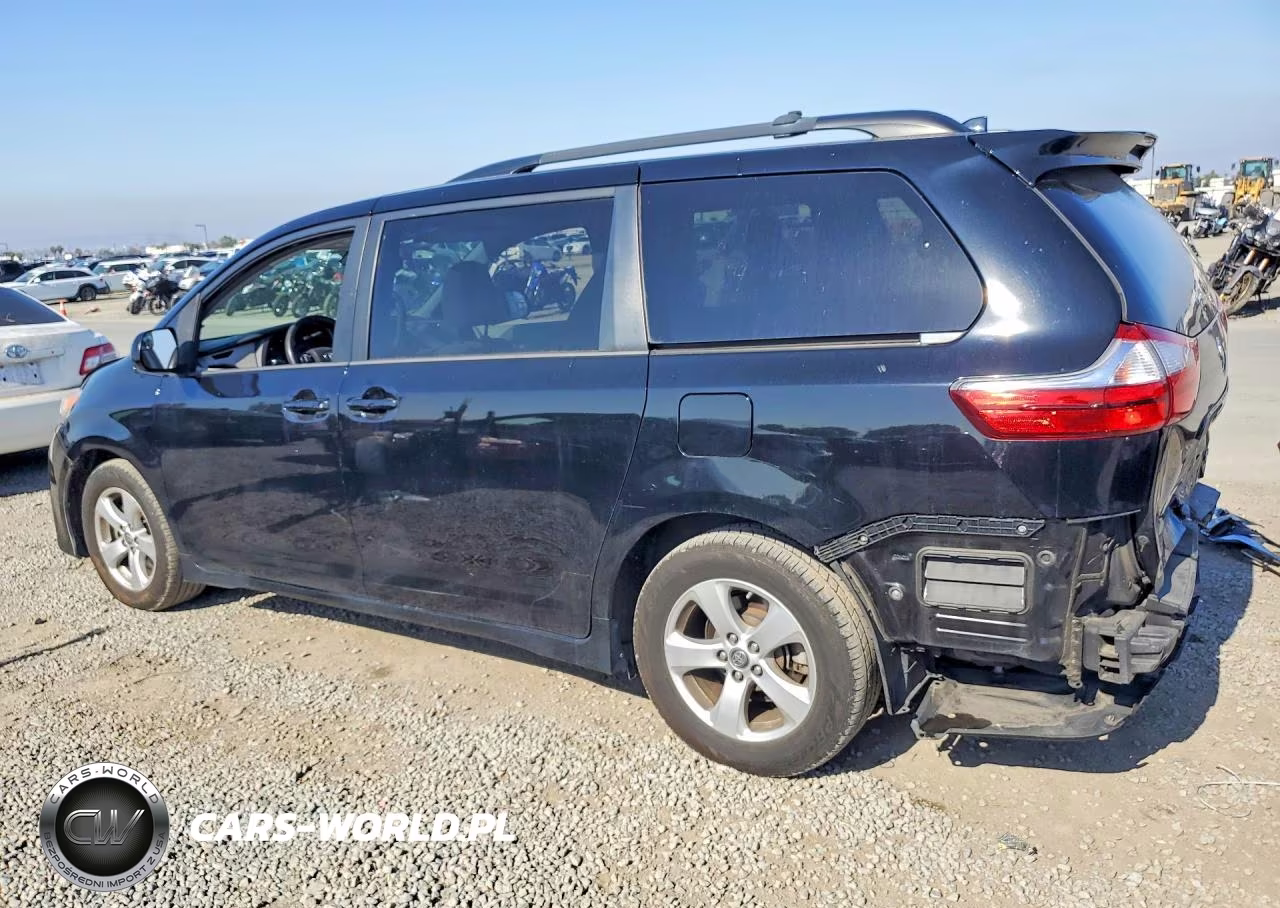 2018 Toyota Sienna Le VIN:5TDKZ3DC6JS922453 - 2