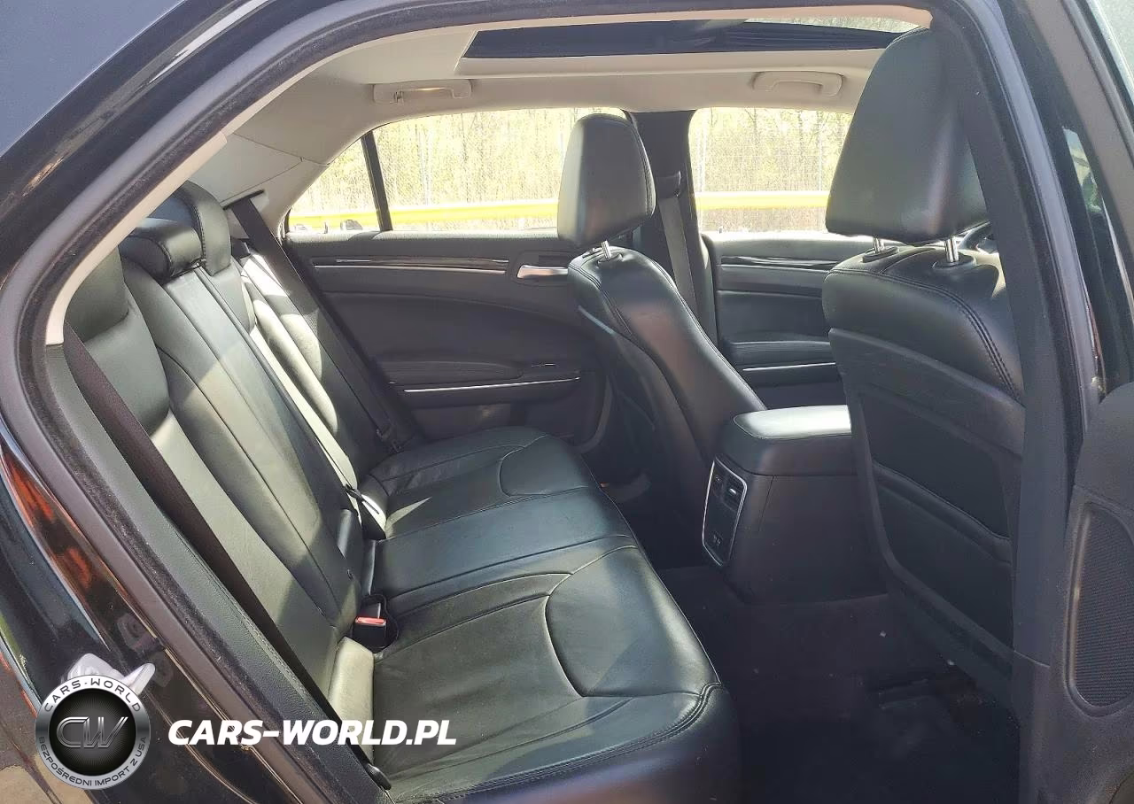 2016 Chrysler 300 Limited VIN:2C3CCARG8GH262045 - 10