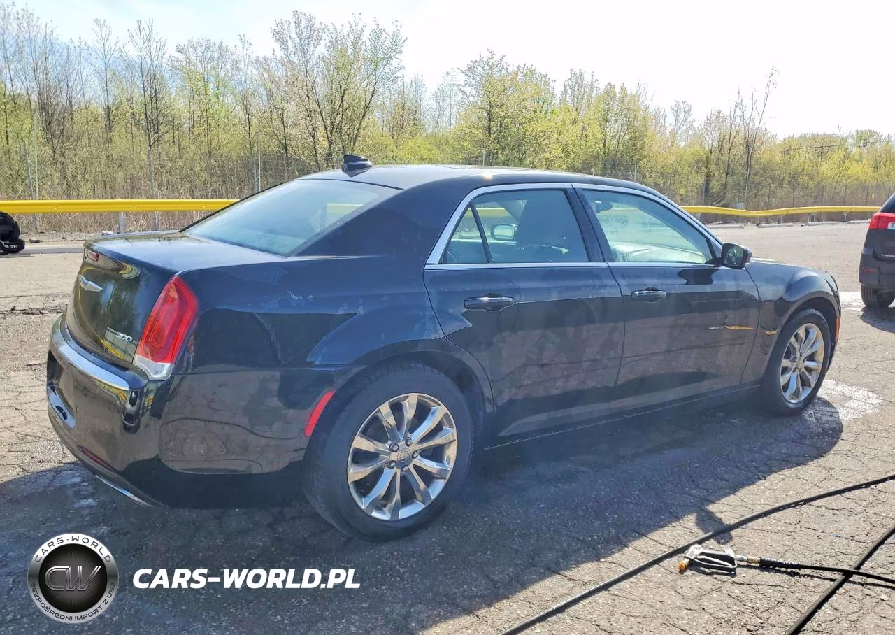 2016 Chrysler 300 Limited VIN:2C3CCARG8GH262045 - 3