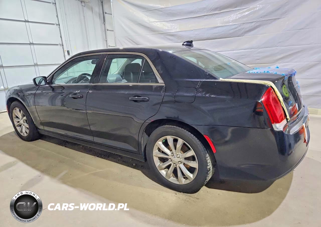 2018 Chrysler 300 Touring VIN:2C3CCARG5JH317154 - 2