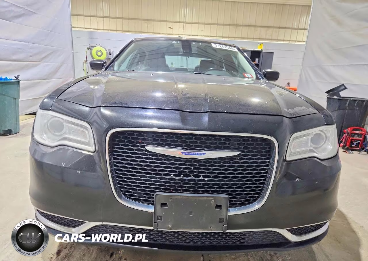 2018 Chrysler 300 Touring VIN:2C3CCARG5JH317154 - 5