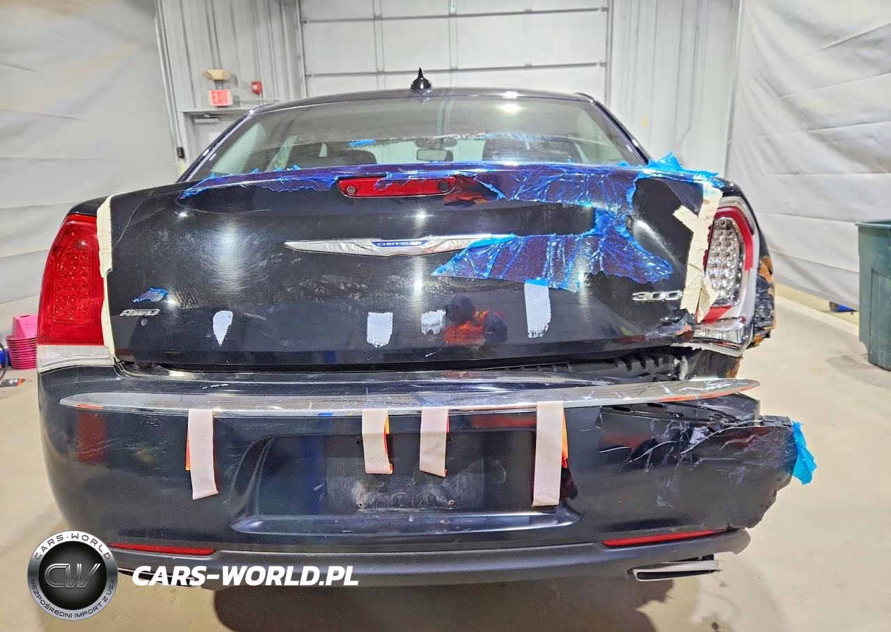 2018 Chrysler 300 Touring VIN:2C3CCARG5JH317154 - 6